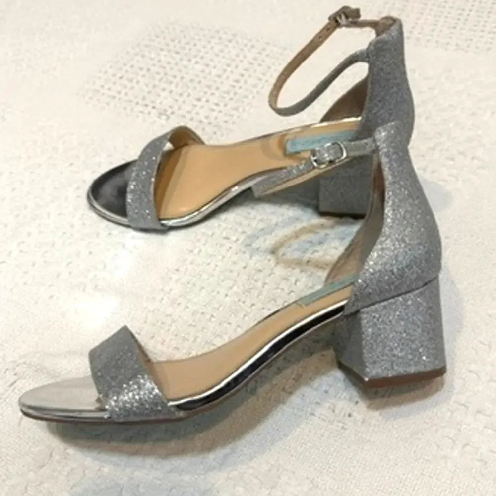 Blue by Betsey Johnson MIRI 8.5 silver glitter heeled sandal 3068